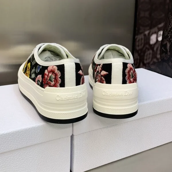 WALK'N'DIOR PLATFORM SNEAKERS UNISEX PETITES FLEURS EMBROIDERED BLACK – CD151