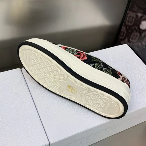 WALK'N'DIOR PLATFORM SNEAKERS UNISEX PETITES FLEURS EMBROIDERED BLACK – CD151