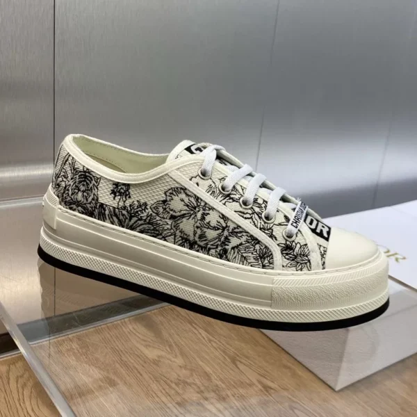 WALK'N'DIOR PLATFORM SNEAKERS UNISEX TOILE DE JOUY VOYAGE EMBROIDERED WHITE – CD156