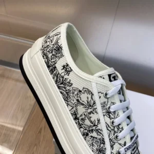 WALK'N'DIOR PLATFORM SNEAKERS UNISEX TOILE DE JOUY VOYAGE EMBROIDERED WHITE – CD156