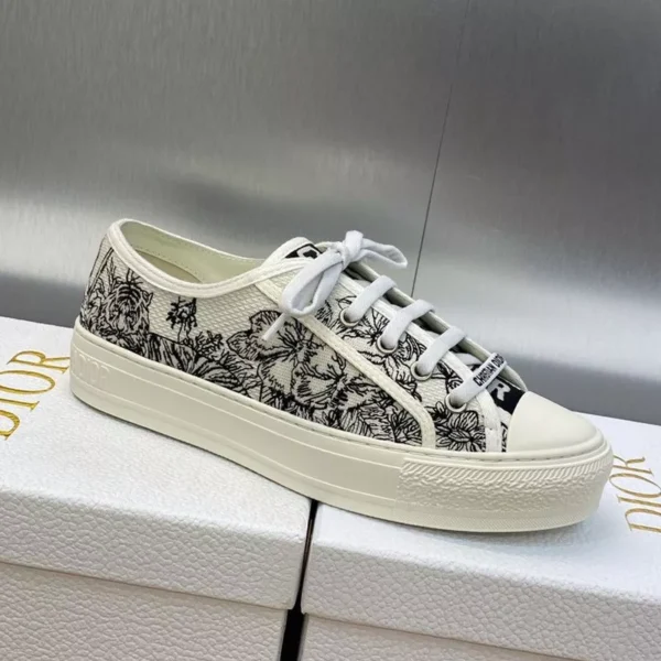 WALK'N'DIOR SNEAKERS WOMEN TOILE DE JOUY VOYAGE EMBROIDERED WHITE – CD169