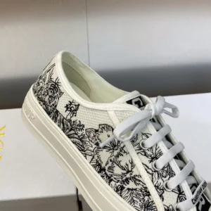 WALK'N'DIOR SNEAKERS WOMEN TOILE DE JOUY VOYAGE EMBROIDERED WHITE – CD169