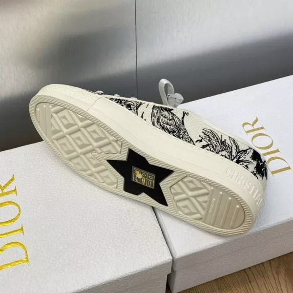 WALK'N'DIOR SNEAKERS WOMEN TOILE DE JOUY VOYAGE EMBROIDERED WHITE – CD169