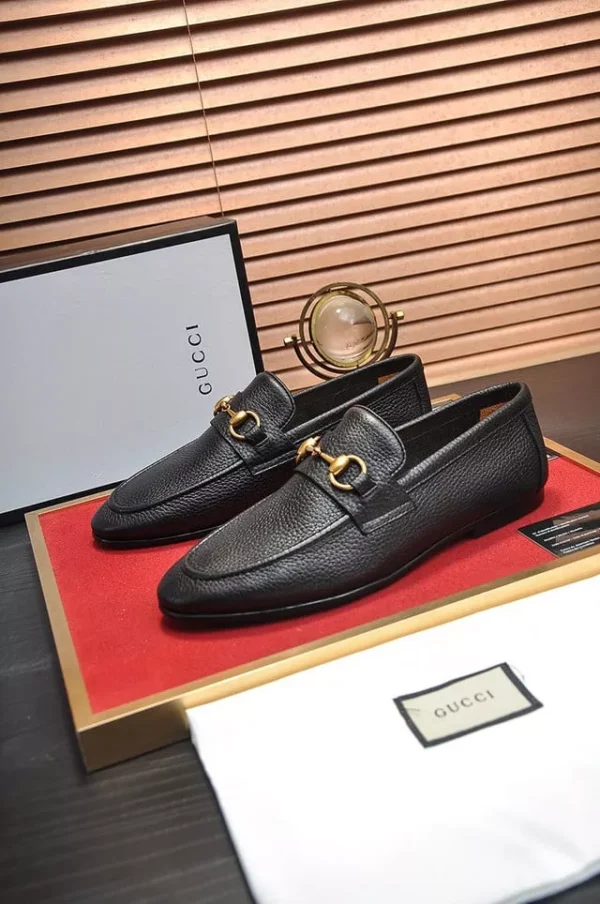 GUCCI JORDAAN LEATHER LOAFER IN BLACK - LDG23