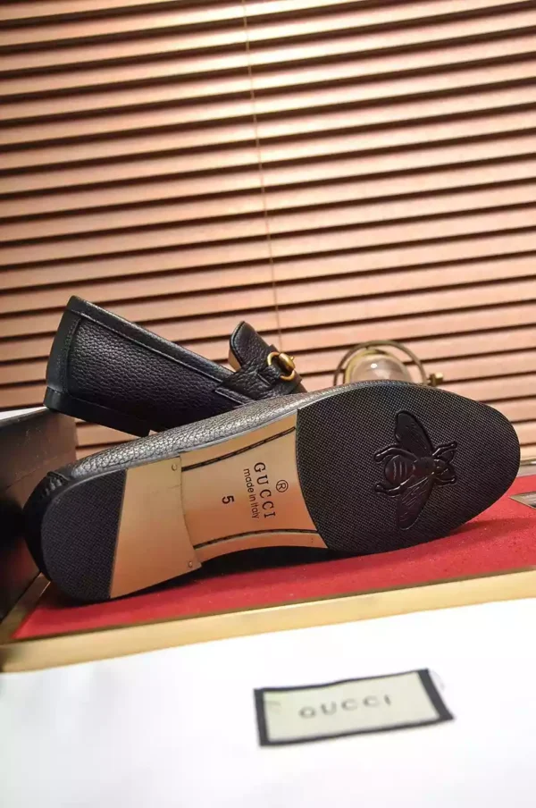 GUCCI JORDAAN LEATHER LOAFER IN BLACK - LDG23