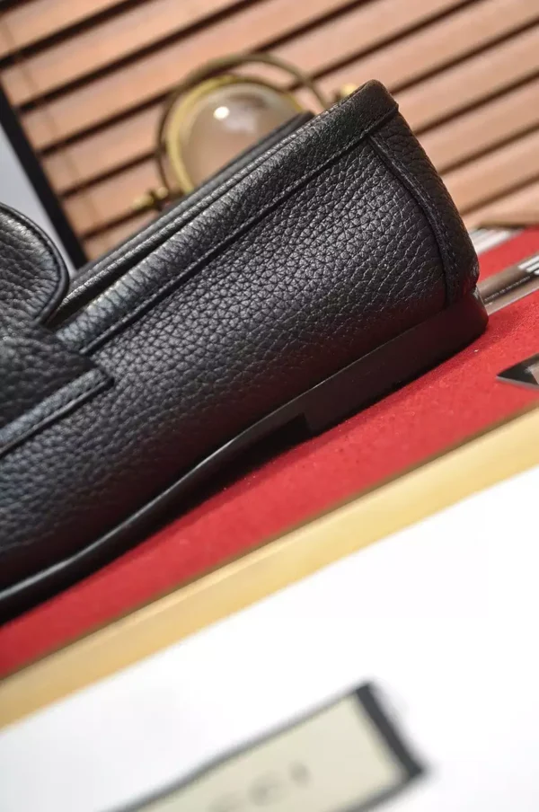 GUCCI JORDAAN LEATHER LOAFER IN BLACK - LDG23