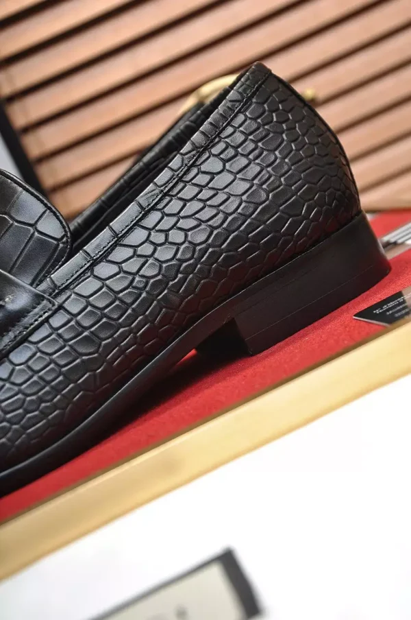 GUCCI JORDAAN LOAFER IN BLACK CROCODILE - LDG31