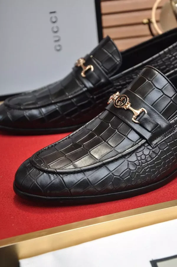 GUCCI JORDAAN LOAFER IN BLACK CROCODILE - LDG31