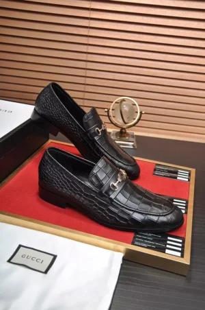GUCCI JORDAAN LOAFER IN BLACK CROCODILE - LDG31