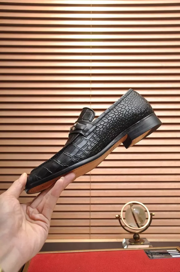 GUCCI JORDAAN LOAFER IN BLACK CROCODILE - LDG31