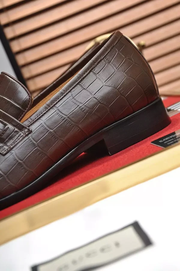 GUCCI JORDAAN LOAFER IN BROWN CROCODILE - LDG27