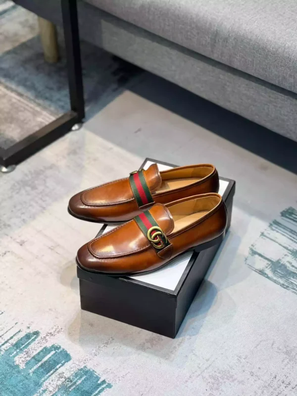GUCCI LEATHER LOAFER WITH DOUBLE G AND WEB IN BROWN - LDG26