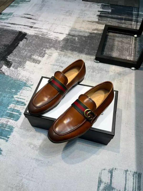 GUCCI LEATHER LOAFER WITH DOUBLE G AND WEB IN BROWN - LDG26
