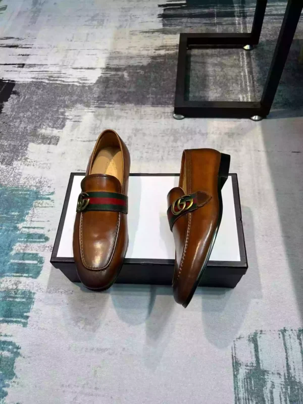 GUCCI LEATHER LOAFER WITH DOUBLE G AND WEB IN BROWN - LDG26