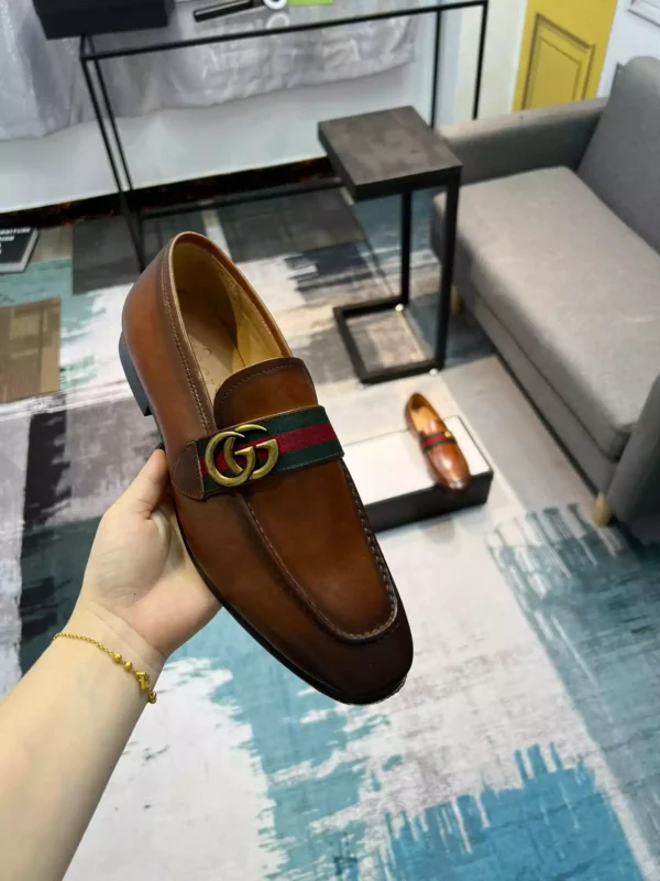 GUCCI LEATHER LOAFER WITH DOUBLE G AND WEB IN BROWN - LDG26