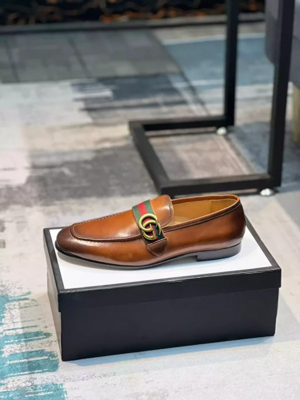 GUCCI LEATHER LOAFER WITH DOUBLE G AND WEB IN BROWN - LDG26