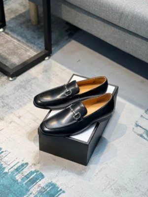 GUCCI LOAFER WITH HORSEBIT IN BLACK - LDG24