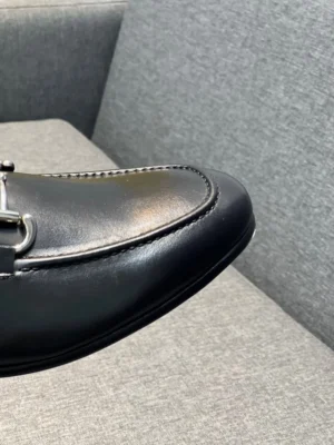 GUCCI LOAFER WITH HORSEBIT IN BLACK - LDG24