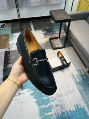 GUCCI LOAFER WITH HORSEBIT IN BLACK - LDG24