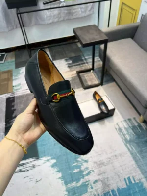 GUCCI LOAFER WITH WEB IN BLACK - LDG25