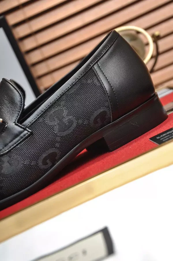 GUCCI MAXI GG GUCCI JORDAAN LOAFER IN BLACK - LDG29