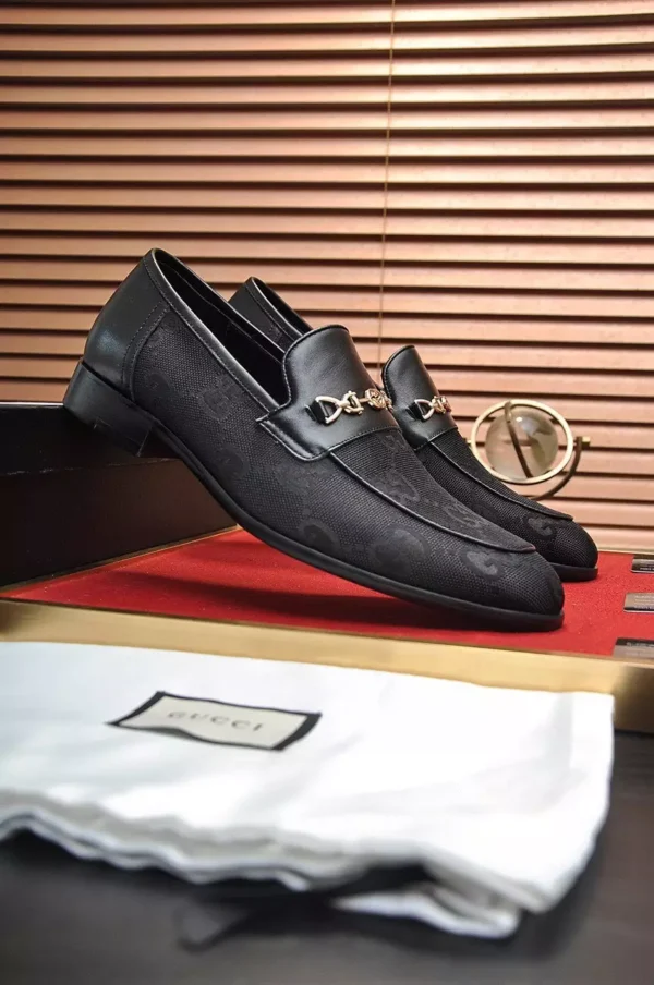 GUCCI MAXI GG GUCCI JORDAAN LOAFER IN BLACK - LDG29