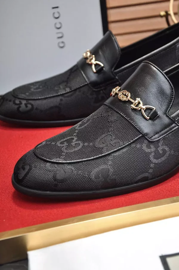GUCCI MAXI GG GUCCI JORDAAN LOAFER IN BLACK - LDG29