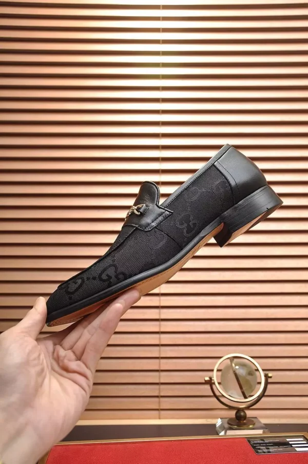 GUCCI MAXI GG GUCCI JORDAAN LOAFER IN BLACK - LDG29