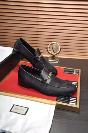 GUCCI MAXI GG GUCCI JORDAAN LOAFER IN BLACK - LDG29