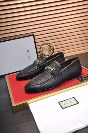 GUCCI WEB AND JORDAAN LEATHER LOAFER IN BLACK - LDG30