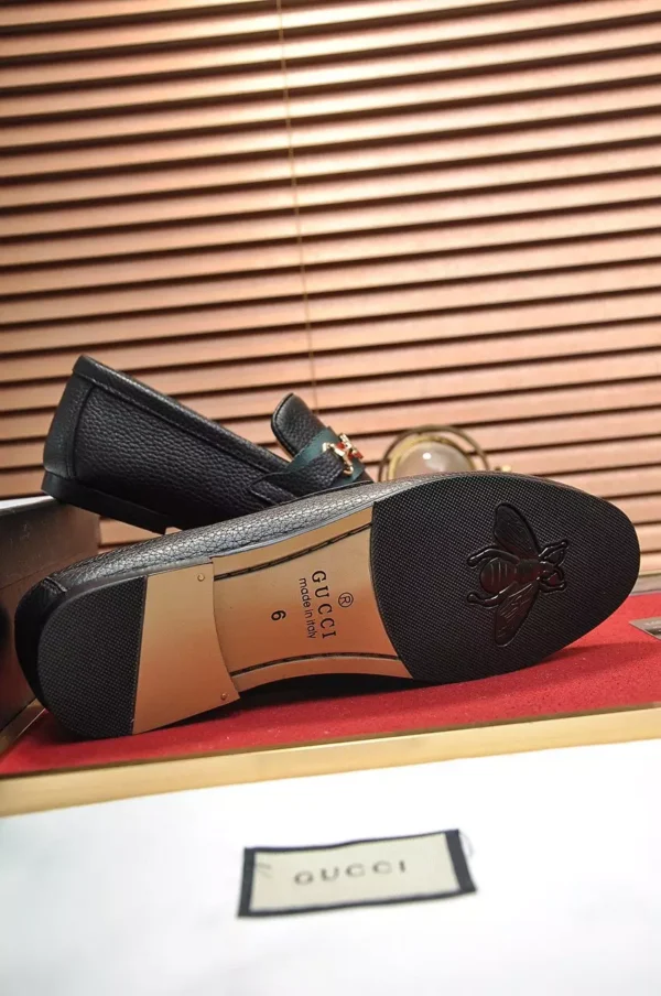 GUCCI WEB AND JORDAAN LEATHER LOAFER IN BLACK - LDG30
