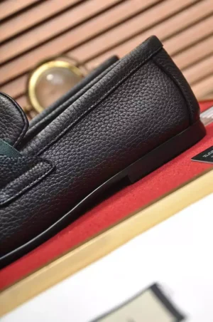 GUCCI WEB AND JORDAAN LEATHER LOAFER IN BLACK - LDG30