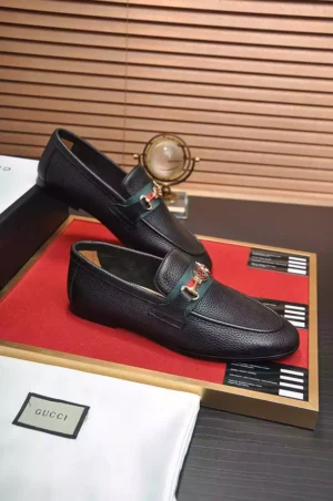 GUCCI WEB AND JORDAAN LEATHER LOAFER IN BLACK - LDG30