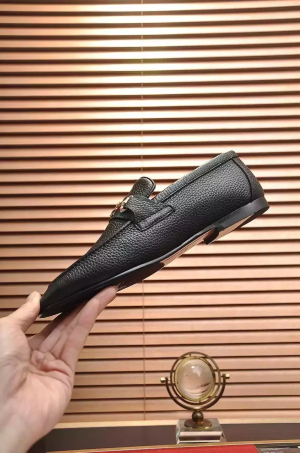 GUCCI WEB AND JORDAAN LEATHER LOAFER IN BLACK - LDG30
