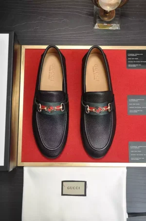 GUCCI WEB AND JORDAAN LEATHER LOAFER IN BLACK - LDG30