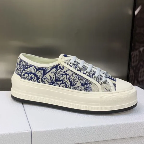 WALK'N'DIOR PLATFORM SNEAKERS UNISEX JARDIN D'HIVER EMBROIDERED BLUE – CD187