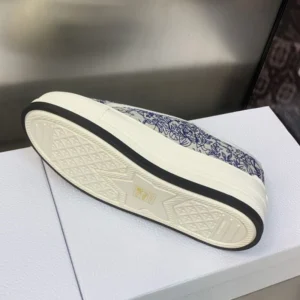 WALK'N'DIOR PLATFORM SNEAKERS UNISEX JARDIN D'HIVER EMBROIDERED BLUE – CD187