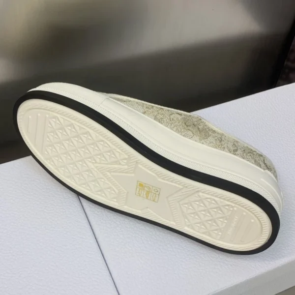WALK'N'DIOR PLATFORM SNEAKERS UNISEX JARDIN D'HIVER EMBROIDERED GOLD – CD188