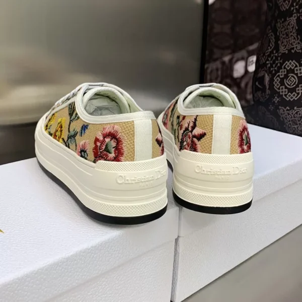 WALK'N'DIOR PLATFORM SNEAKERS UNISEX PETITES FLEURS EMBROIDERED WHITE – CD189