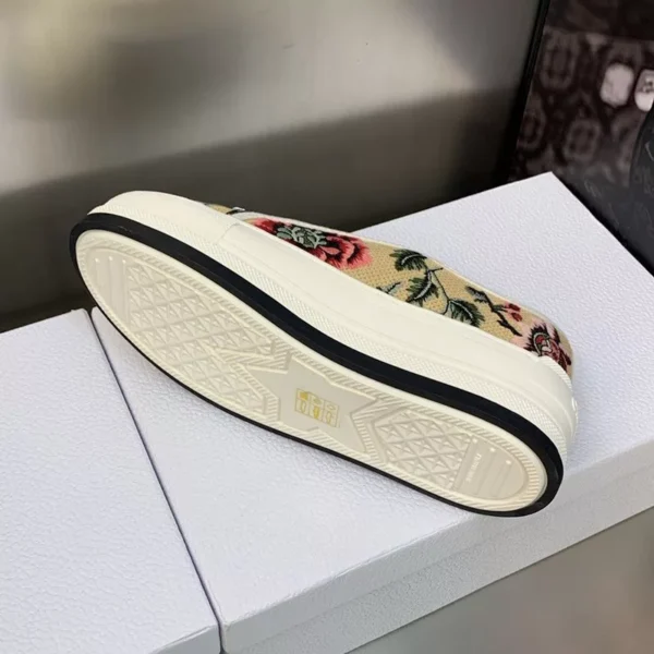 WALK'N'DIOR PLATFORM SNEAKERS UNISEX PETITES FLEURS EMBROIDERED WHITE – CD189