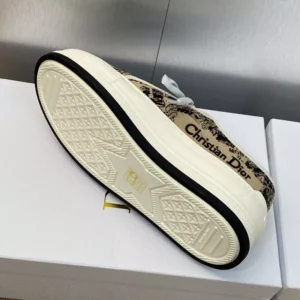 WALK'N'DIOR PLATFORM SNEAKERS UNISEX PLAN DE PARIS EMBROIDERED BEIGE – CD184