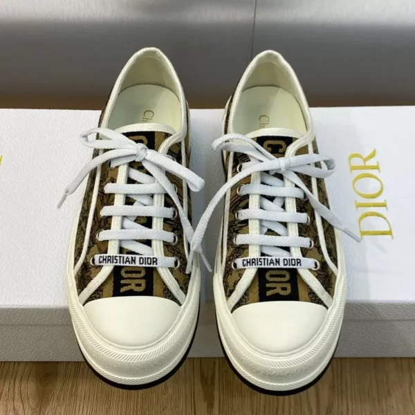 WALK'N'DIOR PLATFORM SNEAKERS UNISEX TOILE DE JOUY VOYAGE EMBROIDERED BEIGE – CD186