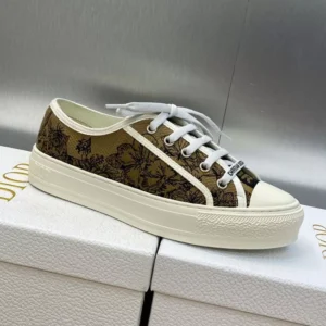 WALK'N'DIOR SNEAKERS WOMEN TOILE DE JOUY VOYAGE EMBROIDERED BEIGE – CD185