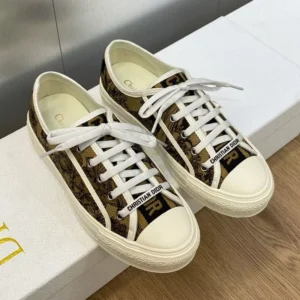 WALK'N'DIOR SNEAKERS WOMEN TOILE DE JOUY VOYAGE EMBROIDERED BEIGE – CD185