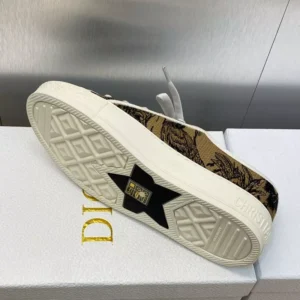WALK'N'DIOR SNEAKERS WOMEN TOILE DE JOUY VOYAGE EMBROIDERED BEIGE – CD185