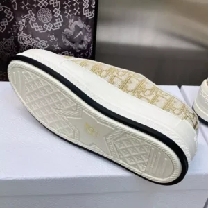 WALK'N'DIOR PLATFORM SNEAKERS UNISEX OBLIQUE EMBROIDERED COTTON GOLD – CD190