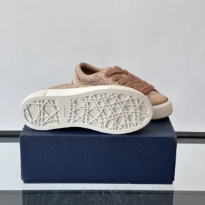DIOR B33 SPIN SNEAKERS BEIGE NUBUCK AND BEIGE DIOR GRAVITY NUBUCK – CD206