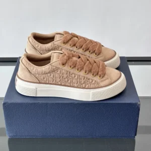 DIOR B33 SPIN SNEAKERS BEIGE NUBUCK AND BEIGE DIOR GRAVITY NUBUCK – CD206