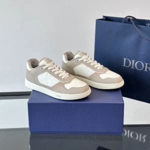 DIOR B27 UPTOWN LOW-TOP SNEAKERS BEIGE AND WHITE GRAINED CALFSKIN WITH WHITE GRAVITY LEATHER – CD223