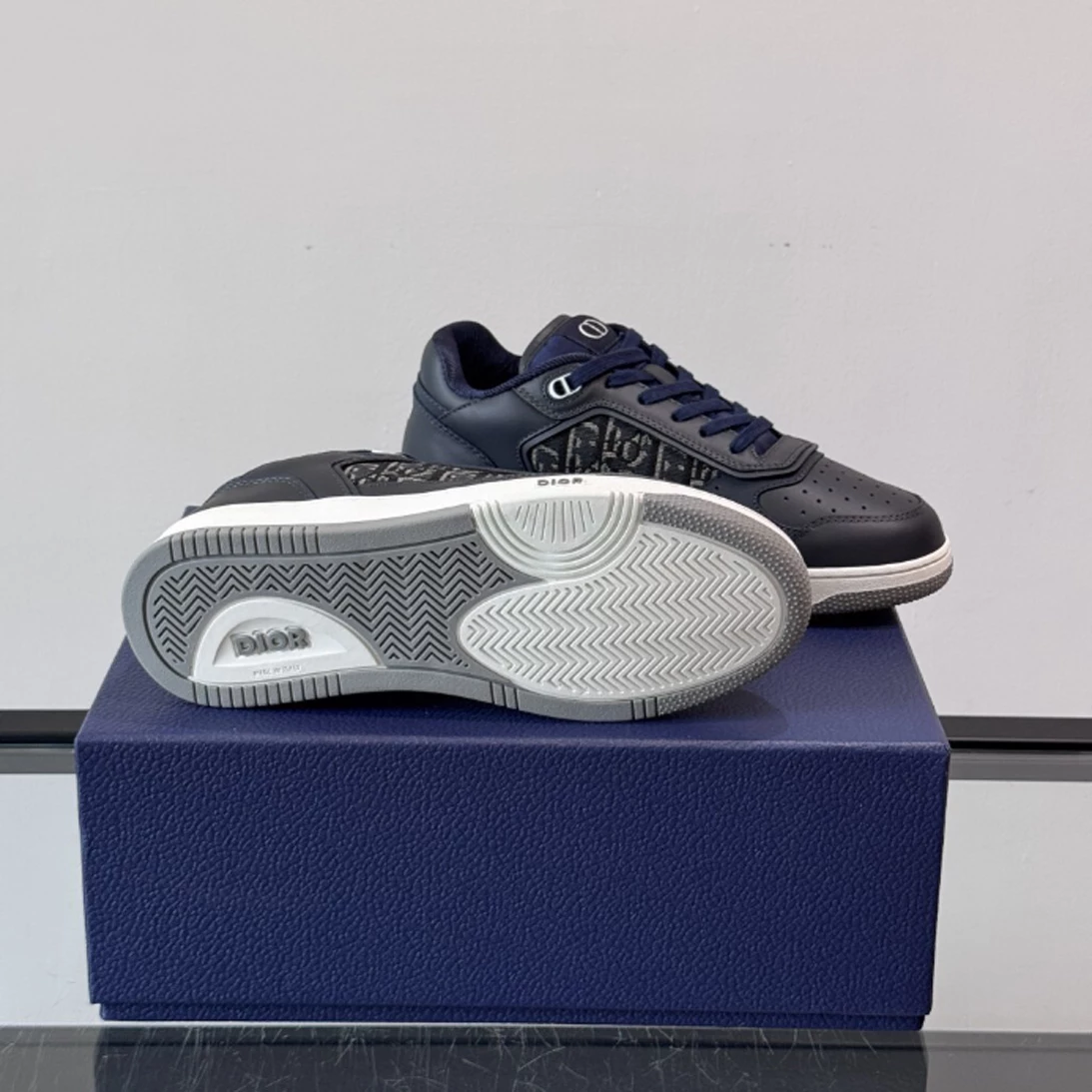 DIOR B27 UPTOWN LOW-TOP SNEAKERS BLUE SMOOTH CALFSKIN AND BLUE OBLIQUE JACQUARD – CD215